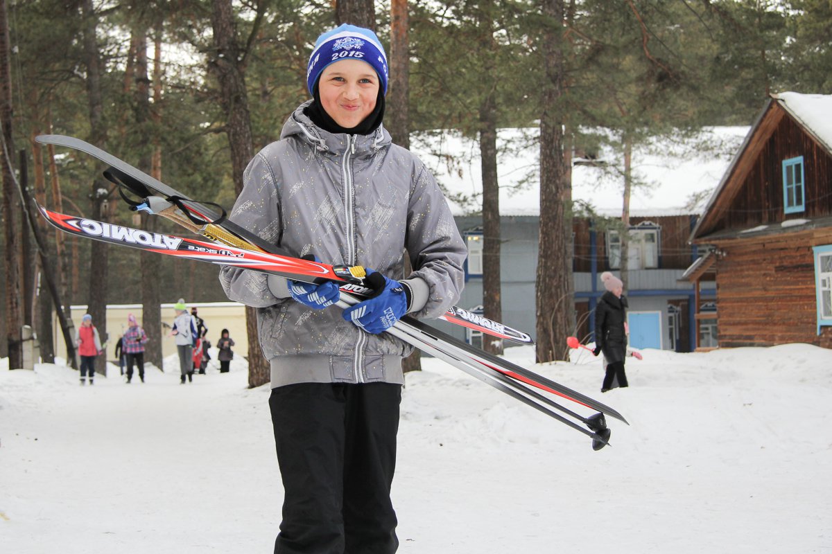 Взять лыжи в прокат. Лыжи напрокат Кемерово. На лыжах Кемерово. Калуга Бор лыжи напрокат. Лыжный прокат.